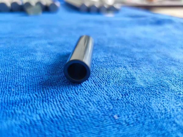 Sleeve de carburo de silicio sinterizado sin presión / zirconia personalizado para industriales