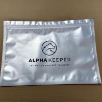 Sacs à fermeture à glissière en papier d'aluminium personnalisables. À l'épreuve de l'humidité, résistant aux odeurs et réutilisable pour les aliments, les cosmétiques, le stockage médical. Plusieurs tailles et options écologiques.