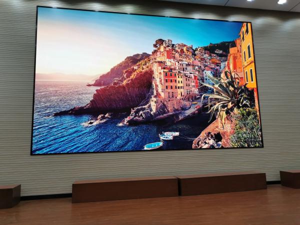 O afastamento pequeno HD da exposição da sala de conferências P1.25 conduziu a parede video da exposição