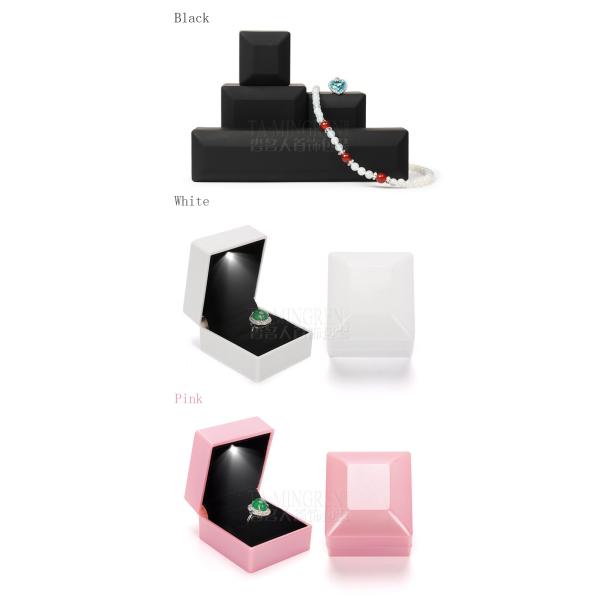 Caja de embalaje de anillos de joyería de acabado de piano blanco iluminado con LED con pintura para hornear y revestimiento de flanelleta