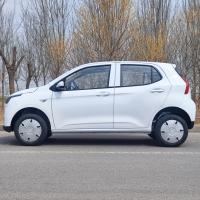 Carro elétrico de 25 kW Modelo A com painel solar gera energia para condução mais longa