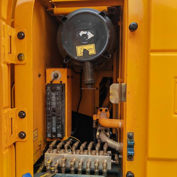 Powerful And Used Excavator Hyundai 220-9LC With Yellow Color