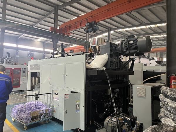 Équipement de moulage à triple soufflage pour bouteilles en plastique Technologie de pointe Résultats supérieurs