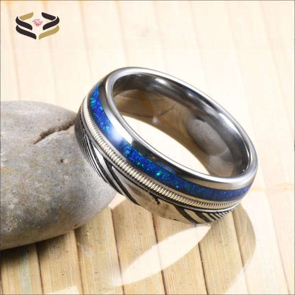 Chasse à l'homme Damas Anneaux de mariage en acier 8 mm Opal bleu Argent Guitare à cordes incrustée