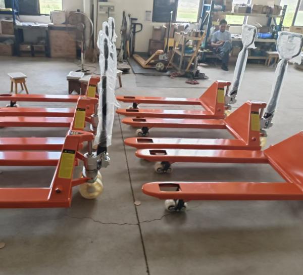 Smooth Maneuverability 2500kg Manual Hand Pallet Truck with Nylon Wheels