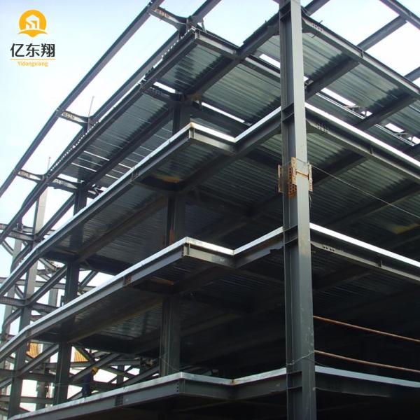 Construcción de cobertizo con estructura de acero para exteriores galvanizado