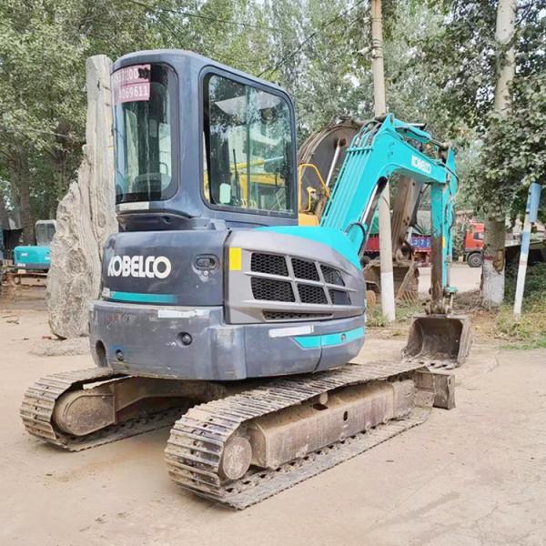 Fabricada no Japão, usada Kobelco SK55SR, escavadeira de 5 toneladas, com peças originais.