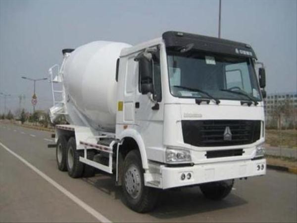 Truck Concrete Mixer , Concrete Mobile Mixer Chassis Diesel 6x4 Left Hand Driving