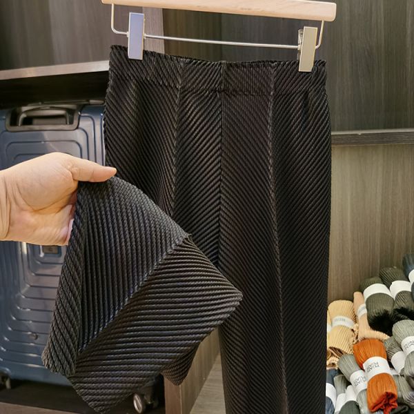 New design Women's High-End Dragon Scale Pleated Tapered Pants Versatile Slimming Elastic Satin Waist Loose Casual for Autumn