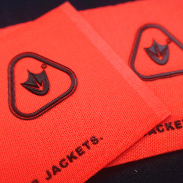 Подгонянный экран логотипа 100% полиэстер 3D печатая ярлыки одежды