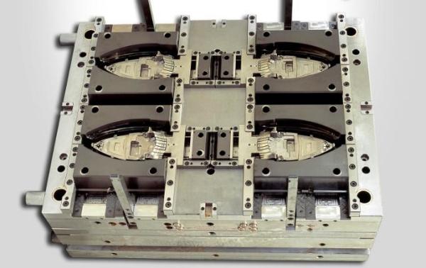 Modelagem por injeção rápida da precisão com projeto técnico da plataforma do CAD/CAM