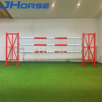 Cavalo Vermelho de Moda Salta Equipamento Com Proteção
