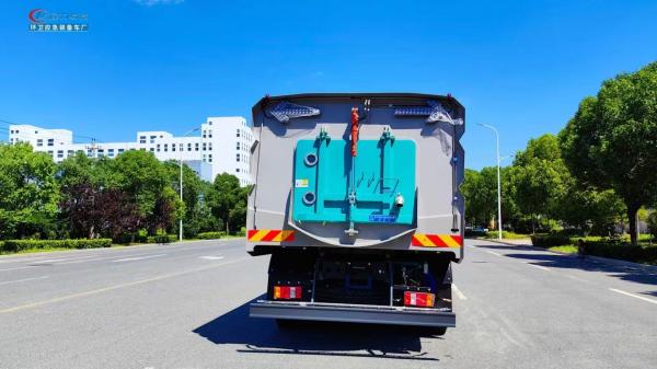 HOWO Vacuum Street Sweeper Truck Mounted Road Sweeper Manufacturers