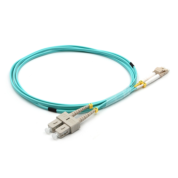 SC UPC к LC UPC Кабель с оптическими волокнами и пластырями Duplex OM3 Multimode OFNR 2.0mm Aqua