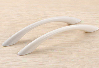 Pearl Silver Plastic Dresser Knob , Arched Pink ABS Cabinet Pulls Colorful Furniture Handles And Knobs