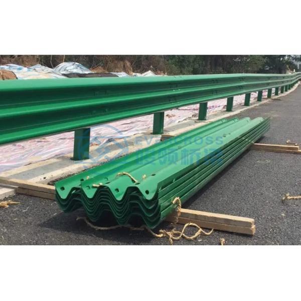 Противосоприкосновение с дорогой ограждение с оцинкованным спреем зеленый