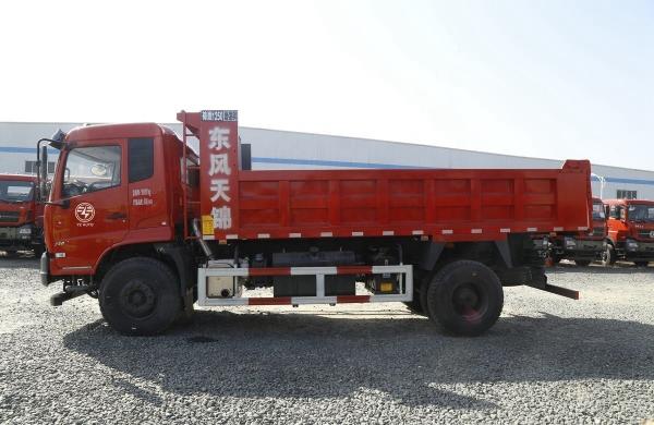 DONGFENG Euro4 4X2 Mini Dump Truck With Left Steering And 6000 X 2300 X 1280mm Cargo Box