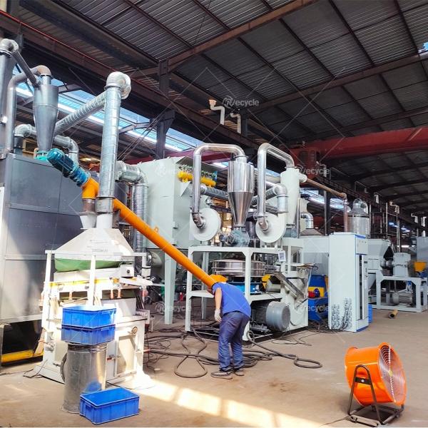 Instalação de reciclagem de resíduos de painéis fotovoltaicos