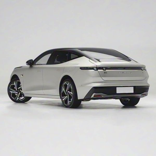 2024 Lynk&Co Z10 Four-wheel Drive Electric Sedan -702km Range 800V Fast Charging 90-110kWh Battery 580kW Motor