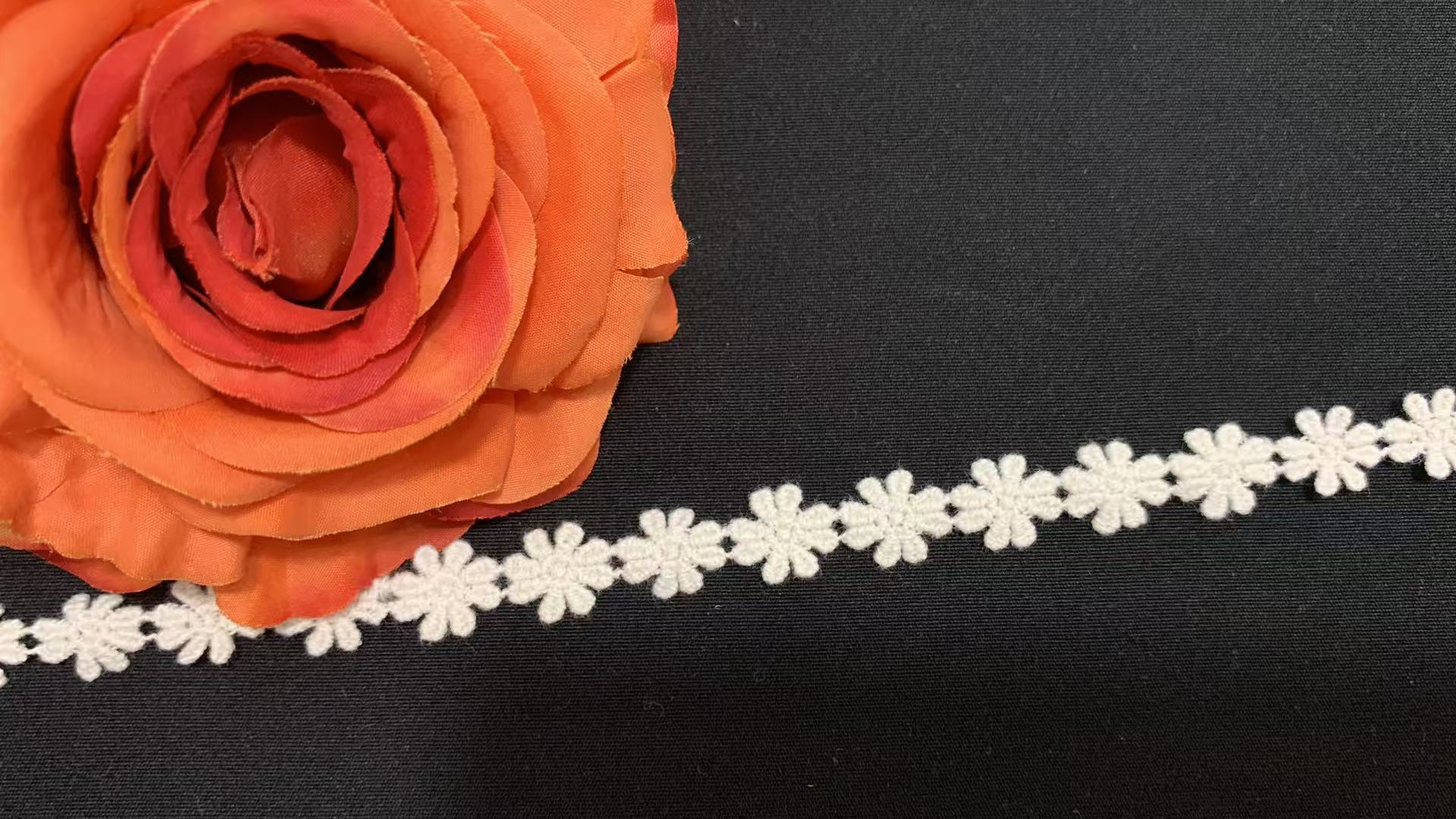 1.3cm Width Cotton Water Soluble Lace Trim with Connected Flower Motifs and Soft Matte Texture