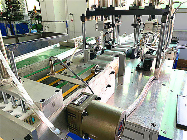 220V 50-60Hz Medical Face Mask Machine , Surgical Mask Machine