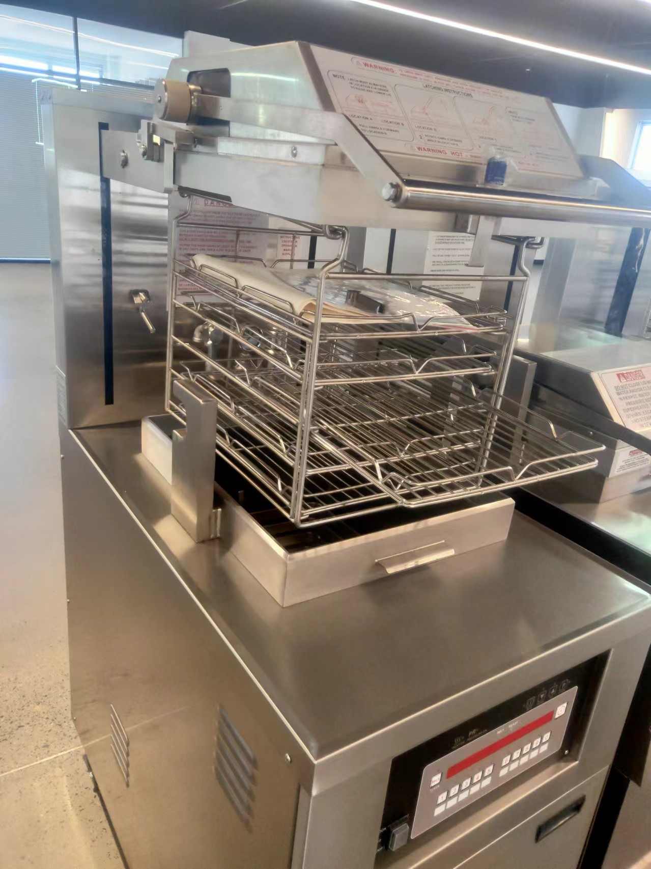 8HD Электрический 17KW 380V 55L 5 Fry Tray Большая производительность