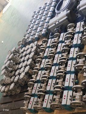 Quarter-turn double acting pneumatic rotary actuator for valves