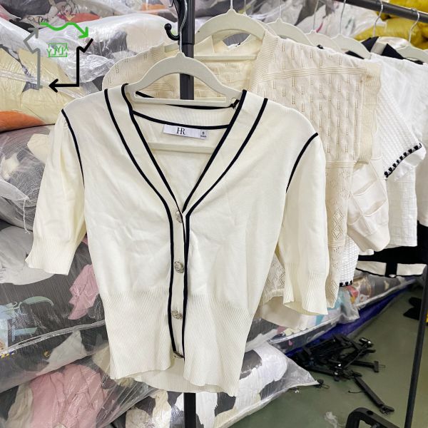 Wholesale Used Knitted Tops Clean Women Clothing Preloved Knitted Shirts Button-up Cardigan Style Used Clothes Second Hand Clothes