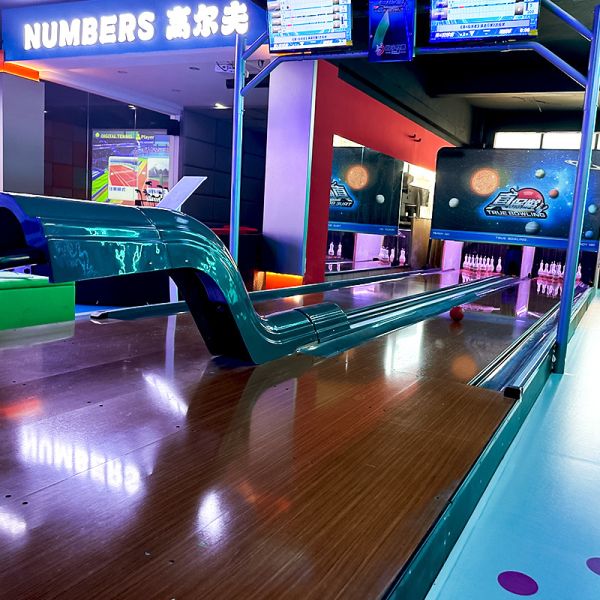Rubber and Wooden Material Bowling Machine for Indoor Bowling Game in Entertainment Centers and Amusement Parks