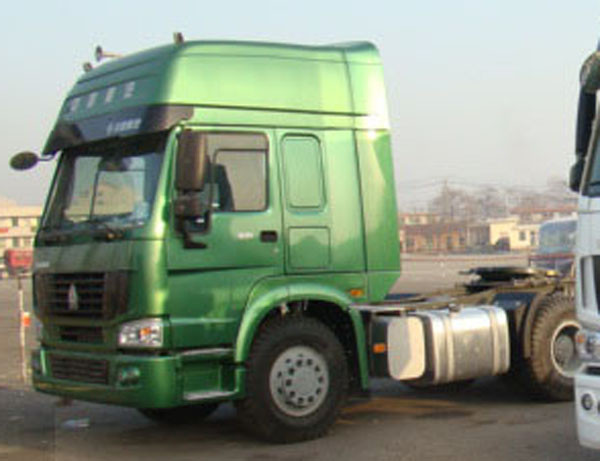 SINOTRUK Howo 290 to 430 hp Tractor Head Trucks with German ZF steering