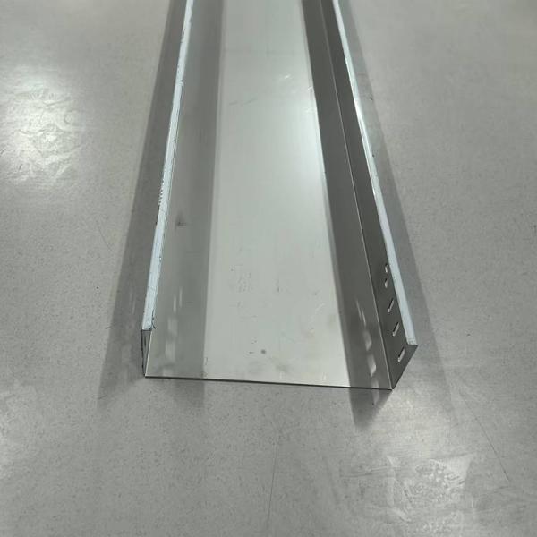 Non Combustible Stainless Iron Electric Cable Trunking For Wall Mounted Or Suspended Installation