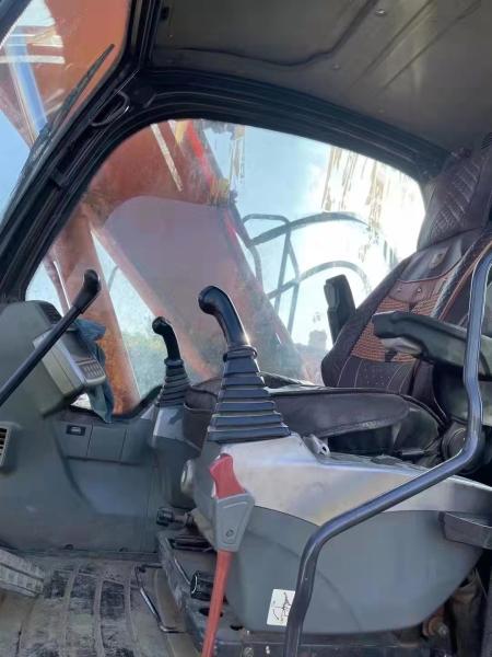 Excavatrice Doosan 140 14t d'occasion pour la construction et l'aménagement paysager