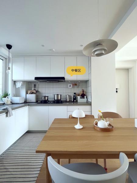 Armoire de cuisine personnalisée avec carton de stockage