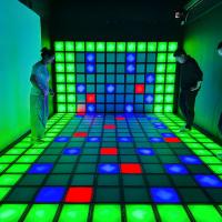 Activation du jeu de sol LED interactif jeu d'éclairage interactif grille de saut de sol activement LED carreaux de sol de danse