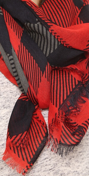 Lady Fashion Woven Check Scarf