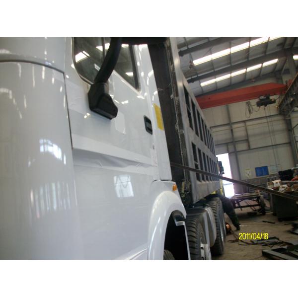 CNHTC 8X4 tipper truck With 371 HP Engine 60 tons Loading Capacity and good transmission