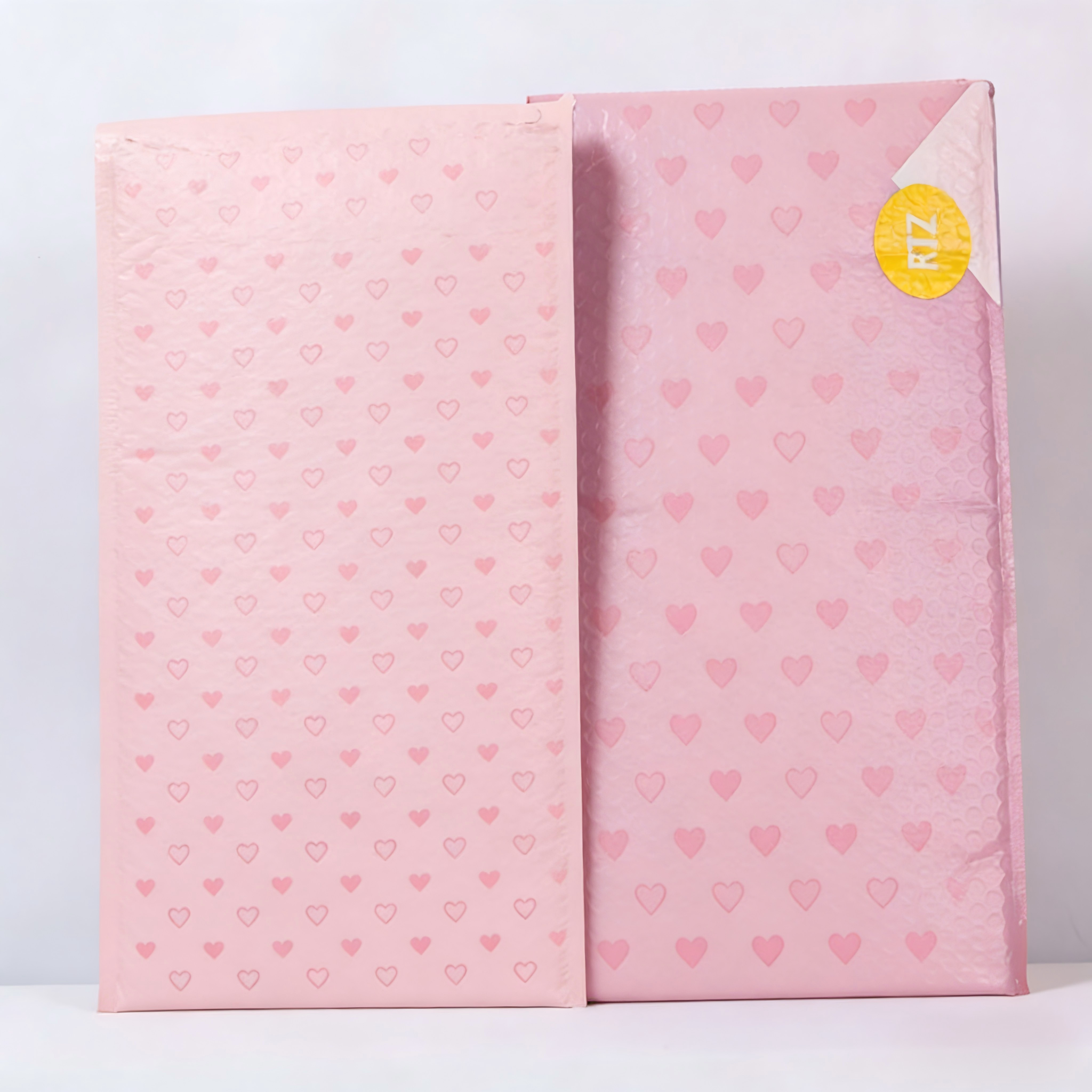 Tear Resistant Plastic Bubble Mailer with Custom Printing and Recyclable Design for Secure E-commerce Shipping