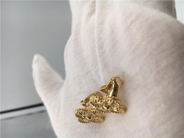 Brincos de Van Cleef Vintage Alhambra, brincos de Van Cleef Mini Alhambra do ouro 18K amarelo