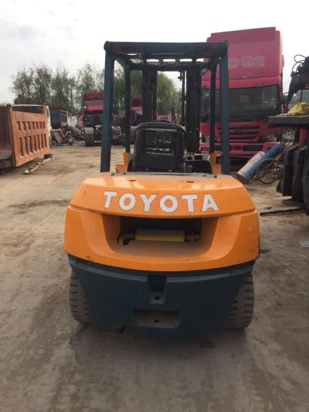 3 Mast Used Diesel Forklift Truck 7FD40 SGS Approved With Middle Cylinder