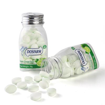 Os anti doces da vitamina C do oxidante marcam o pacote transparente da garrafa do triângulo