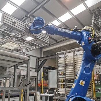 YASKAWA GP180 Industrial Robot Arm Palletizer With CNGBS Gripper For Pick And Place