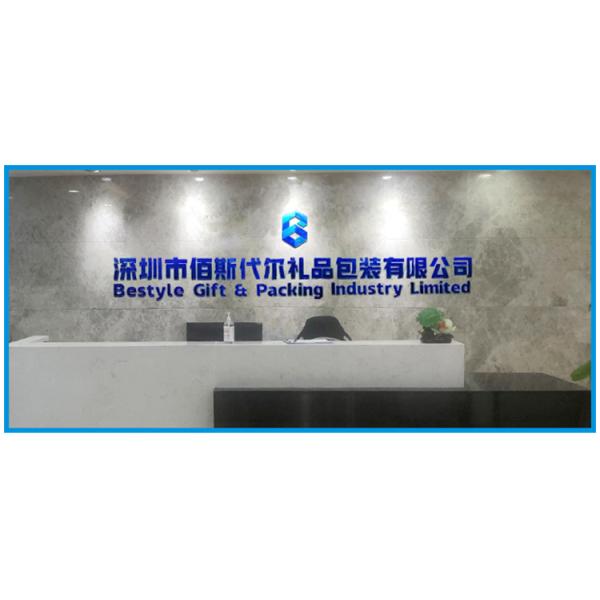 Плоскодонный прозрачный шарик мусса круглого шарика коробки торта подгонял