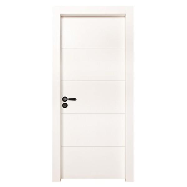 Le design moderne et élégant de la porte creuse en composite bois-plastique (WPC) s'harmonise avec divers styles d'intérieur