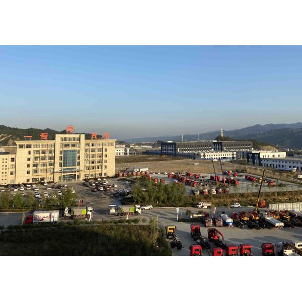 4.2-5.3m Cargo Tank Length Diesel Fuel Type Cargo Truck for Commercial Materials Transport