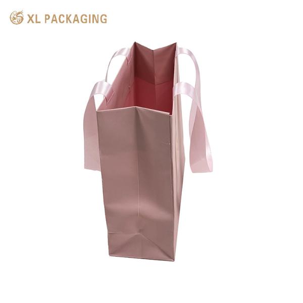 Sacos de Embalagem de Presente Rosa Personalizados por Atacado com Logotipo Impresso em Papel com Alças Reforçadas Acabamento Fosco/Brilhante Perfeitos para Presentes de Aniversário Entregas de Marca