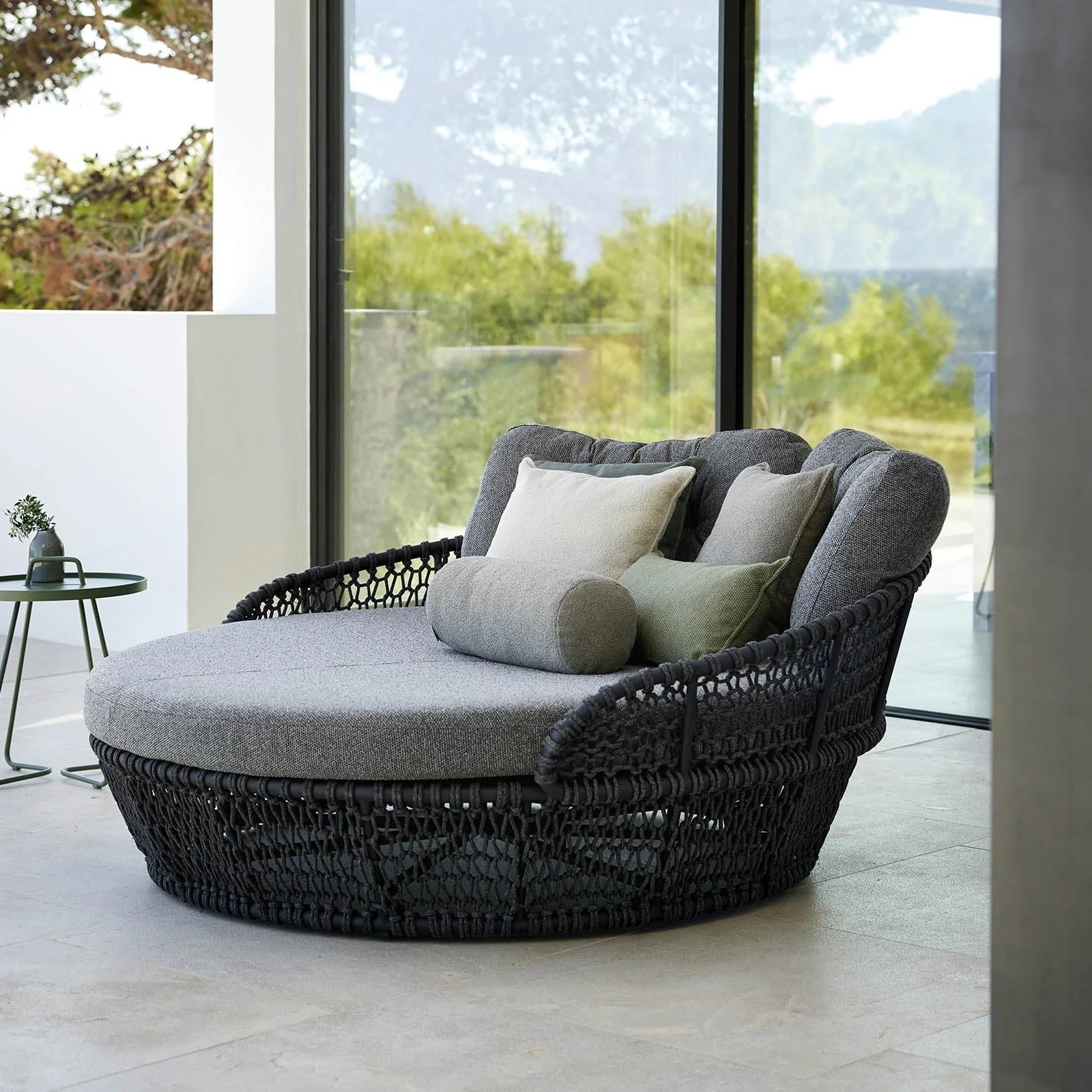 China Made Synthetic Rattan Daybed for Hotel Pool Beach Use. Ocean SN-26100