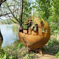 Corten Steel Sphere Fossé de feu extérieur Rustique Table de feu de bois rouge