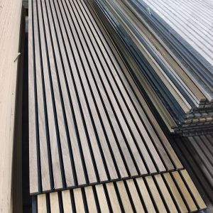 Панели деревянной Slatted стены акустические чувствуемые для украшения внутренней стены и потолка