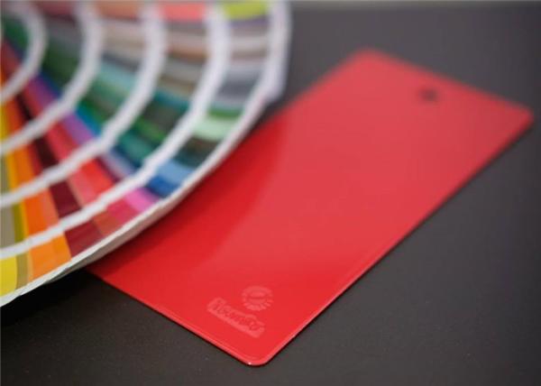 Revestimento lustroso vermelho do pó do poliéster da cola Epoxy, revestimento resistente ao calor horizontalmente liso do pó