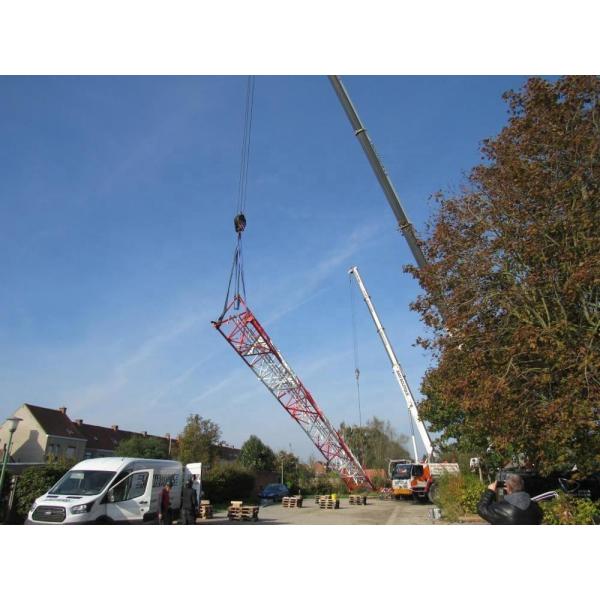 Torre de antena tubular galvanizada das telecomunicações do ângulo de aço com suportes